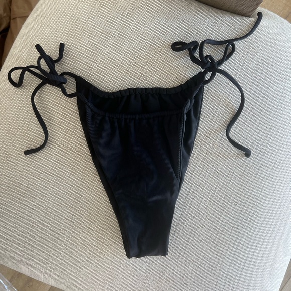 Marley Reversible Top in Black Matte & Ribbed Reversible & Marley Black Bottom - Picture 4 of 5